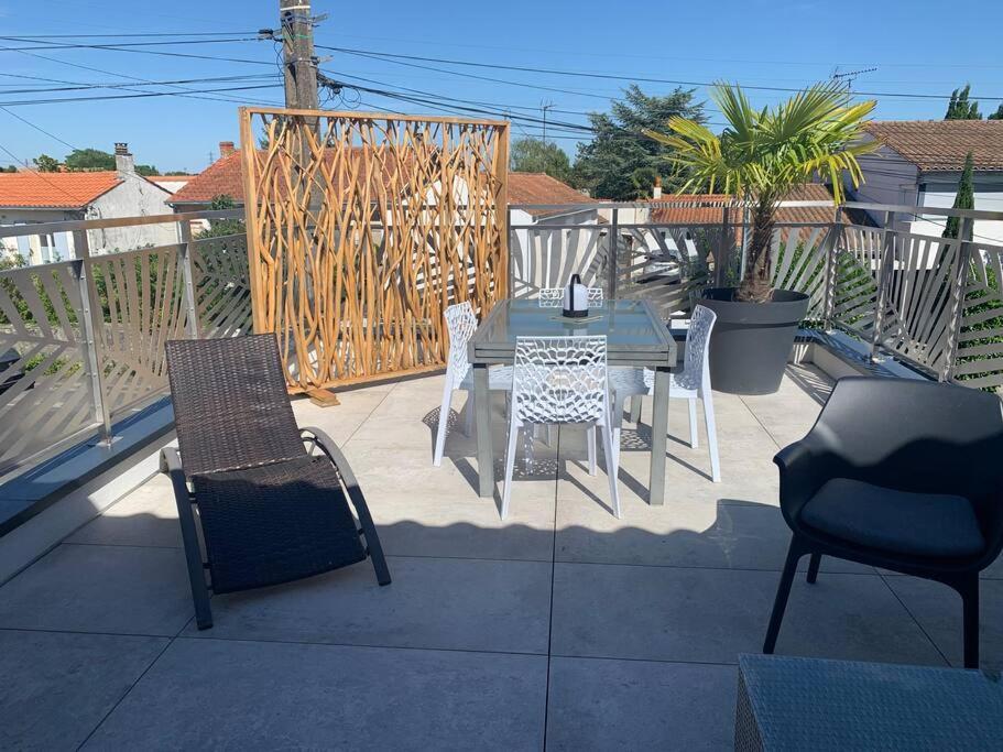 Maison Terrasse Proche Centre Ville Et Ile De Re La Rochelle  Eksteriør billede
