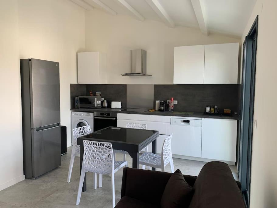 Maison Terrasse Proche Centre Ville Et Ile De Re La Rochelle  Eksteriør billede